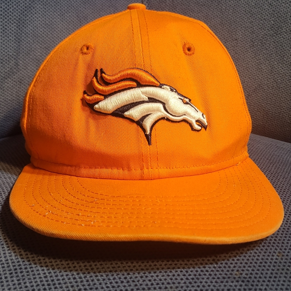 🏷= $1 youth Bronco hat
